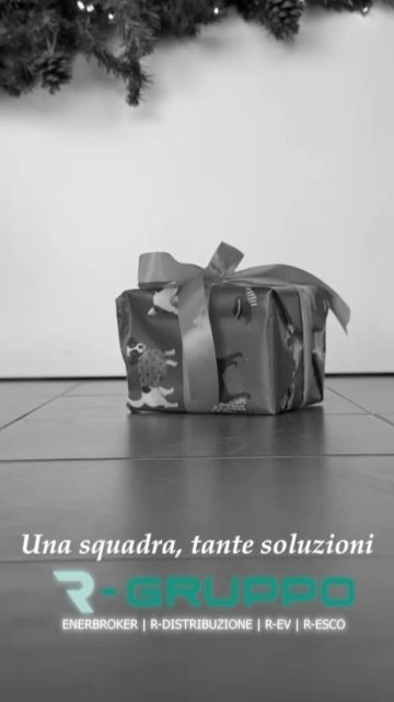 🎄 Buone Feste da tutto il nostro team! 🎄
In questo periodo speciale desideriamo condividere ciò che ci distingue davvero: la forza della nostra squadra. 💪 Passione, impegno e obiettivi comuni sono i valori che ci uniscono ogni giorno.
Ogni volto rappresenta una storia, ogni sorriso racconta il nostro spirito di squadra e la voglia di crescere insieme. 🌟
Grazie a tutti voi per essere parte di questo percorso. Vi auguriamo un Natale ricco di gioia, serenità ed energia positiva per voi e per le vostre famiglie.
✨ Insieme, verso un futuro ancora più luminoso. Buone Feste da tutti noi! ✨